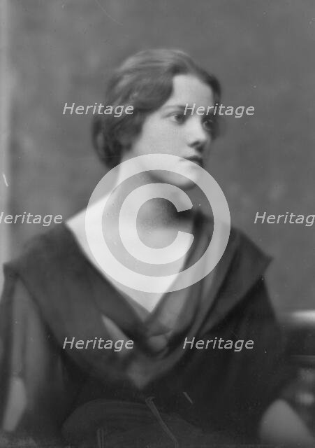 Korbel, Mario, Mrs., portrait photograph, 1917 June 9. Creator: Arnold Genthe.