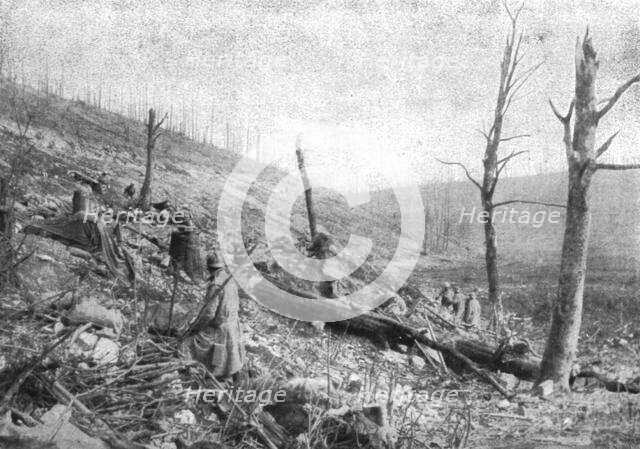 'La reprise du bois de la Caillette; Avant l'attaque du 5 avril : troupes defilees derriere..., 1916 Creator: Unknown.