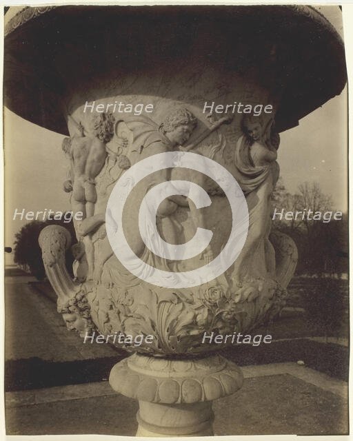 Versailles, Vase par Cornu, 1904. Creator: Eugene Atget.