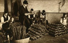 Weaving baskets for artillery shells, Nottingham, First World War, 1914-1918, (1933).  Creator: Unknown.