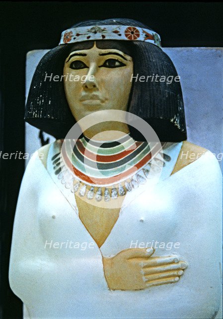 Statue of Nofret 'the Beauty', made in limestone. It comes from Meidun.