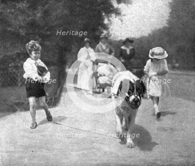 'Paris pendant la "Bataille de Paris"; enfants a la promenade. ', 1918. Creator: Unknown.