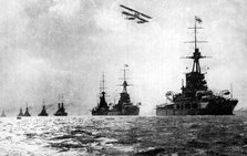 Dreadnoughts and hydroplane, British Grand Fleet, North Sea, First World War, 1914. Artist: Unknown