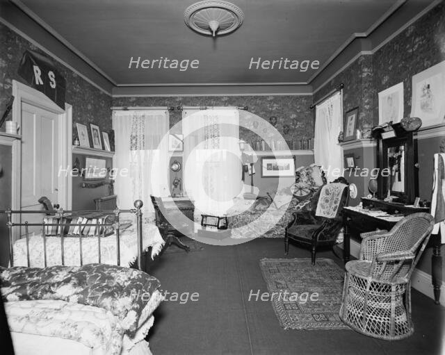 Residence of Mrs. H.C. Parke, bed room, Detroit, Mich., between 1900 and 1905. Creator: Unknown.