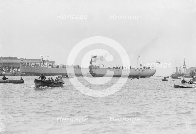 The launch of Chilean destroy 'Almirante Lynch', 28th September 1912. Creator: Kirk & Sons of Cowes.