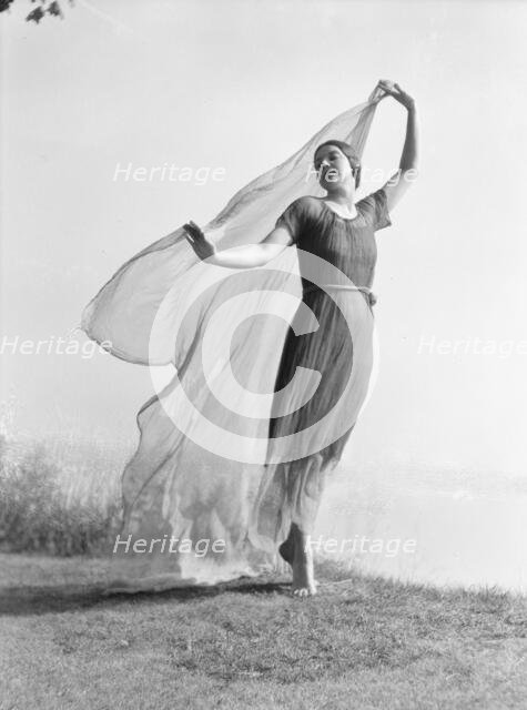 Beyer, Hilda, Miss, not before 1916 Feb. 29. Creator: Arnold Genthe.