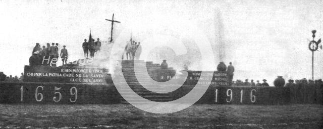 'Sur le front Italien: ceremonie a la memoire des grenadiers; autel commemoratif..., 1916. Creator: Unknown.