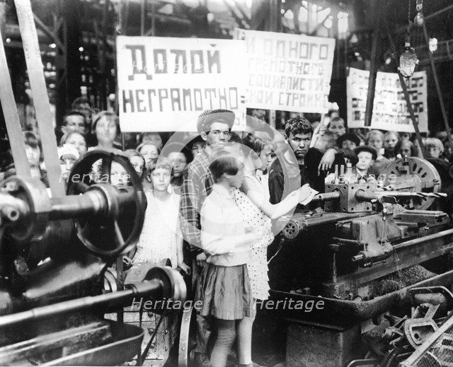 Likbez. Scholars at a factory building, 1930.