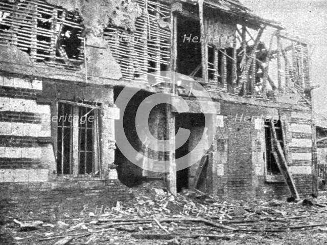 ''A Perthes-les Hurlus; Une maison et la rue de l'Eglise a Perthes-les Hurlus', 1915. Creator: Unknown.