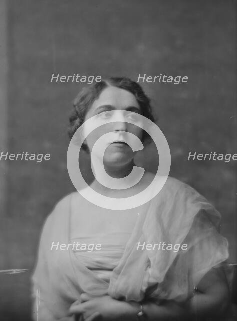 Wichel, William, Mrs., portrait photograph, between 1911 and 1942. Creator: Arnold Genthe.