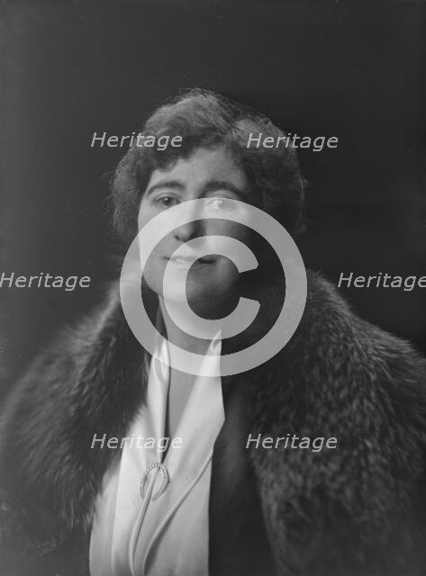 Boden, Mrs., portrait photograph, 1918 Dec. Creator: Arnold Genthe.