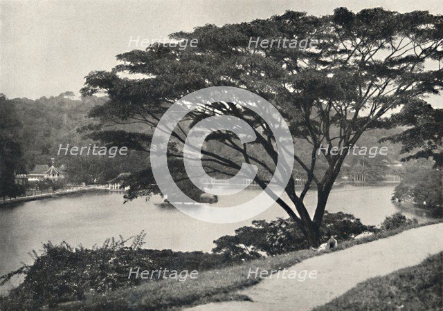 'See, Tempel des Heiligen Zahnes und Bibliothek in Kandy, vom Viktoria-Drive ach Osten gesehen', 192 Artist: Unknown.