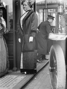 Unknown woman, 1st Breakfast?, 1913.  Creator: Harris & Ewing.