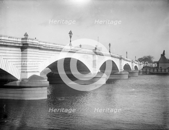 Putney Bridge, Putney, Greater London, c1860-c1922. Artist: Henry Taunt