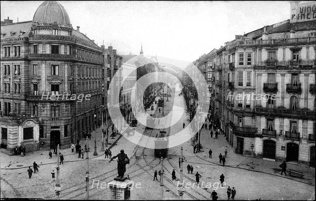 Overview of the Gran Vía de Bilbao, circulating Trams, cars and pedestrians, 1910.