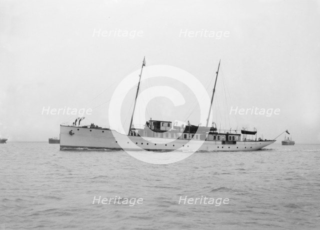 Motor yacht 'Pioneer' under way, 1915. Creator: Kirk & Sons of Cowes.