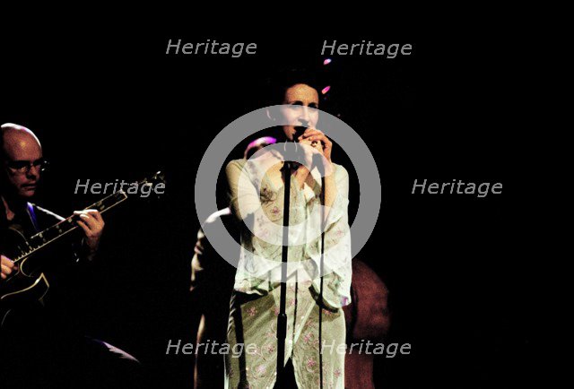 Stacey Kent, Chequer Mead, East Grinstead, October, 2003.    Artist: Brian O'Connor.