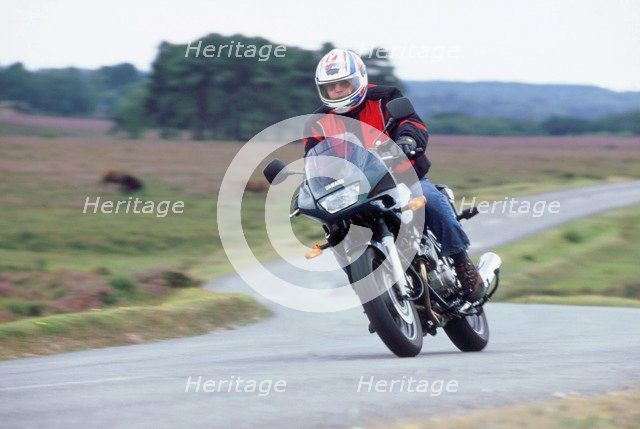 2000 Yamaha XJ 600s Diversion motorcycle. Artist: Unknown.