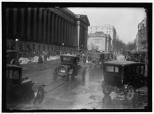 Street scene, Washington, D.C., between 1913 and 1918. Creator: Harris & Ewing.