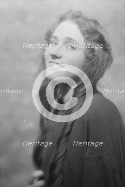 Kingdon, Elsie, Miss, portrait photograph, 1915 Sept. 22. Creator: Arnold Genthe.