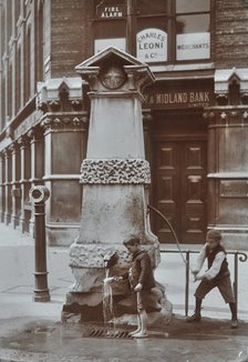 Children drawing water from the Aldgate pump, London, August 1908. Artist: Unknown.