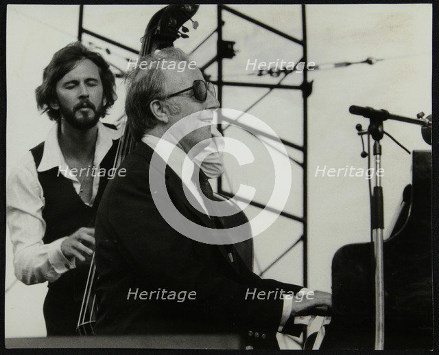 George Shearing and Brian Torff on stage at the Capital Radio Jazz Festival, Alexandra Palace, Londo Artist: Denis Williams