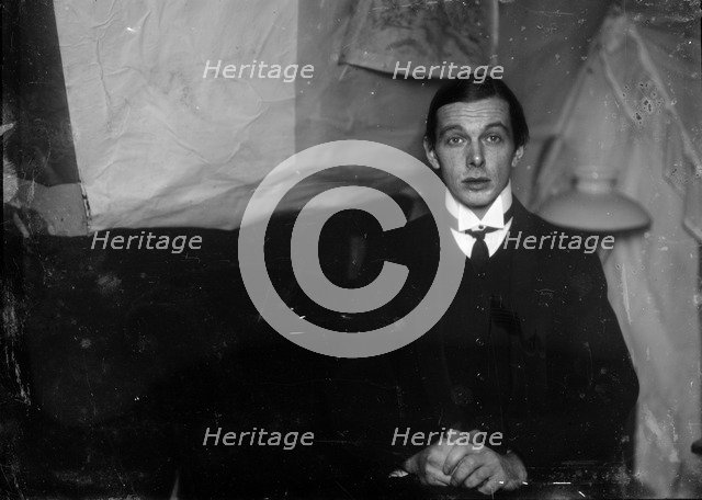 Self-Portrait in the studio in Berlin-Friedenau, 1913-1915.