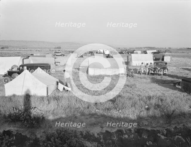 Families camped on flat before season opens..., near Merrill, Klamath County, Oregon, 1939 Creator: Dorothea Lange.
