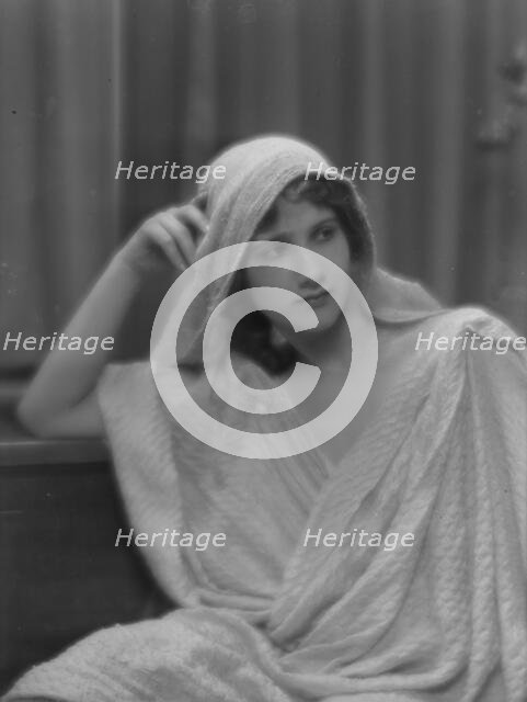 Isadora Duncan dancer, portrait photograph, between 1915 and 1923. Creator: Arnold Genthe.