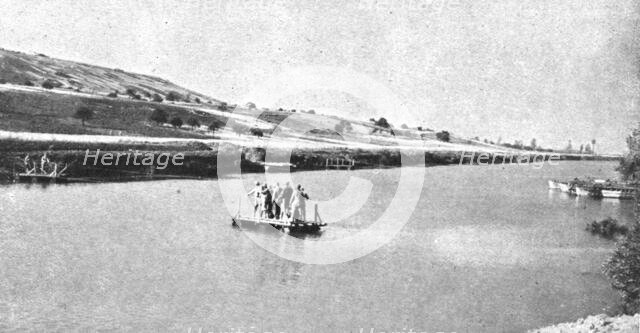 ' Sur le Marne; passage de la Marne a Passy, le 22 juillet 1918, a l'aube, a la suite de..., 1918. Creator: Unknown.