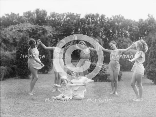 Anita Zahn dancers, between 1911 and 1942. Creator: Arnold Genthe.