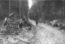 'Scenes de Guerre; Sur la route de Soissons a Villers-Cotterets', 1914. Creator: Unknown.