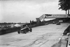 Maserati and Alfa Romeo racing at Brooklands, 1938 or 1939. Artist: Bill Brunell.