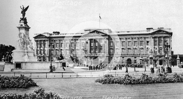Buckingham Palace after its restoration, London, 1926-1927.Artist: McLeish