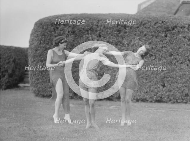 Anita Zahn dancers, between 1911 and 1942. Creator: Arnold Genthe.