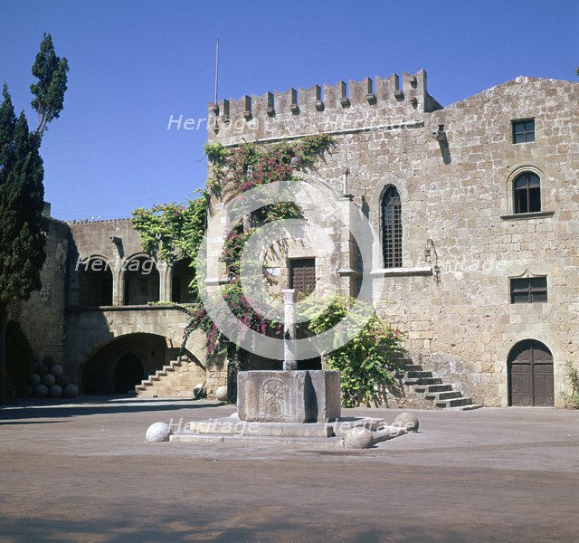 Fountain in the Old town and Palace of Armeria, 14th century. Artist: Roger de Pins