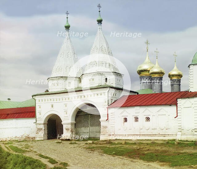 Entrance gate of the Venerable Rizopolozhensky Monastery, Suzdal, 1912. Creator: Sergey Mikhaylovich Prokudin-Gorsky.
