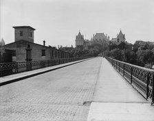 Hawk St. [Street] viaduct and state capitol, Albany, N.Y., between 1900 and 1910. Creator: Unknown.