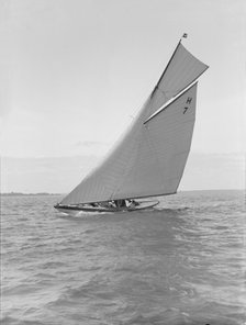The 8 metre 'Garraveen' (H7), sailing close-hauled, 1914 Creator: Kirk & Sons of Cowes.