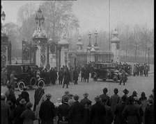 A Group of People Waiting Outside the Gates of Buckingham Palace As a New Government Is..., 1924. Creator: British Pathe Ltd.