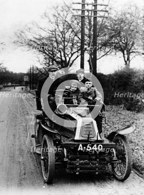 A man and boys in a De Dion car, 1908. Artist: Unknown
