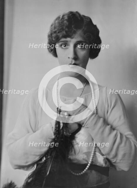 Cowl, Jane, Miss, portrait photograph, 1918 Oct. 14. Creator: Arnold Genthe.