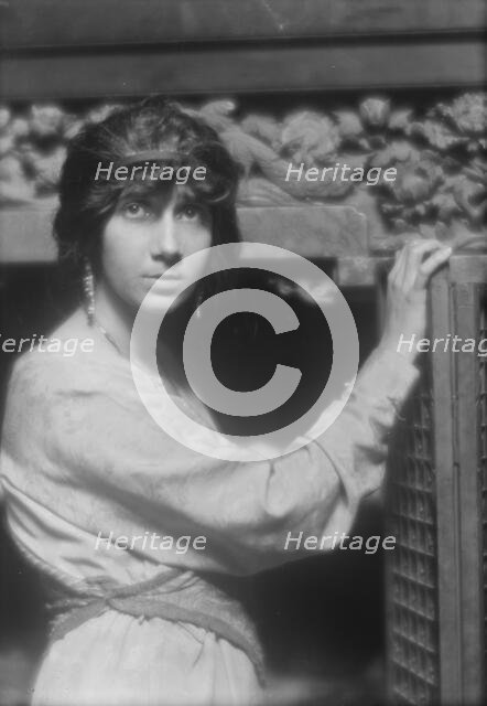 Gonzalez, Carmen de, portrait photograph, 1913 July 12. Creator: Arnold Genthe.