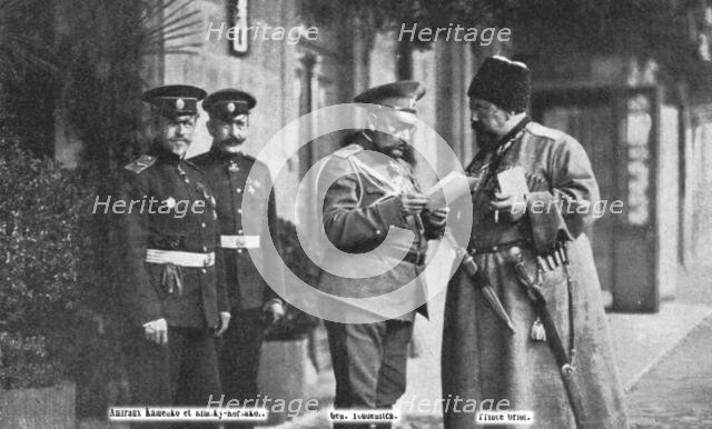 'Sur le quai de la gare de Batoum, le 14 avril: le general Youdenitch, qui commande les..., 1916. Creator: Unknown.
