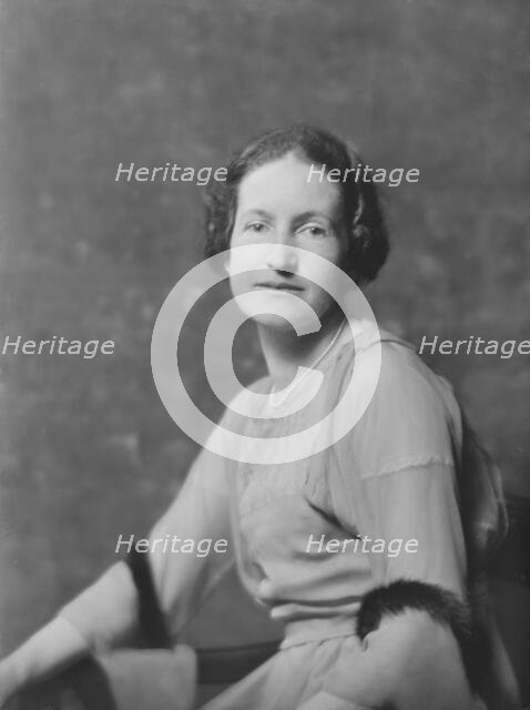 Miss D. Wright, portrait photograph, 1918 Apr. 8. Creator: Arnold Genthe.