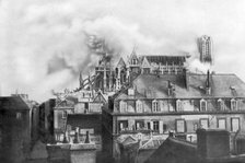 Cathedral of Reims on fire from German shelling, France, 1914. Artist: Unknown