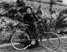 Lady Edwardian Cyclist. Creator: Unknown.