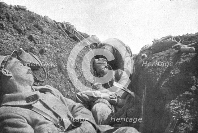 'Ceux de Douaumont; Le sommeil des sapeurs: pour preparer l'attaque du 22, ils ont..., 1916. Creator: Unknown.