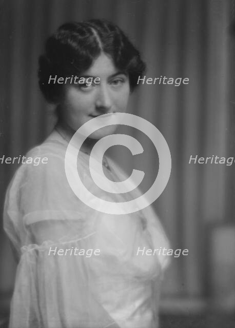 Patrick, F.A., Mrs., portrait photograph, 1914 Apr. 28. Creator: Arnold Genthe.