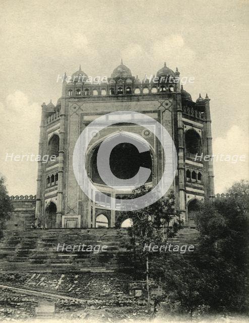 'The Bolund Gate, Futtehpur Sikri. Agra'.  Creator: Unknown.